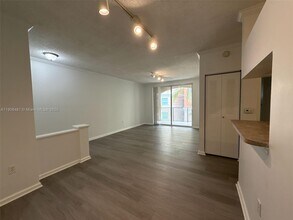 17100 N Bay Rd in Sunny Isles Beach, FL - Foto de edificio - Building Photo