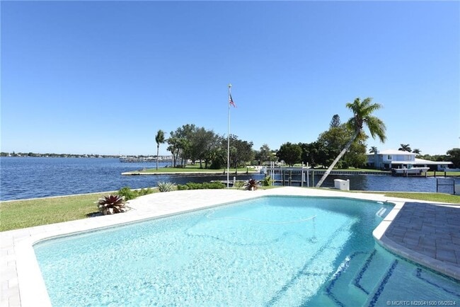 property at 26 SW Riverway Blvd
