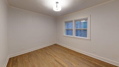 2737 W Lunt Ave in Chicago, IL - Building Photo - Building Photo