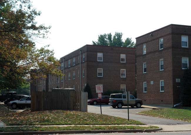 Fayette Court Condominium in Alexandria, VA - Building Photo - Building Photo