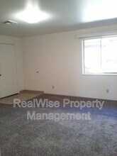 2152 NW N Hill Dr in Grants Pass, OR - Building Photo - Building Photo