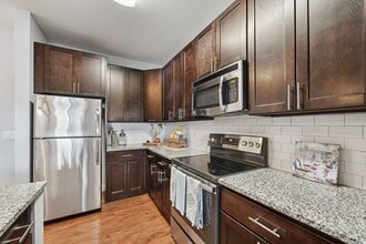 New Village at Patchogue in Patchogue, NY - Foto de edificio - Building Photo