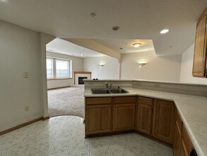 317 Terrace Dr in Brookfield, WI - Foto de edificio - Building Photo