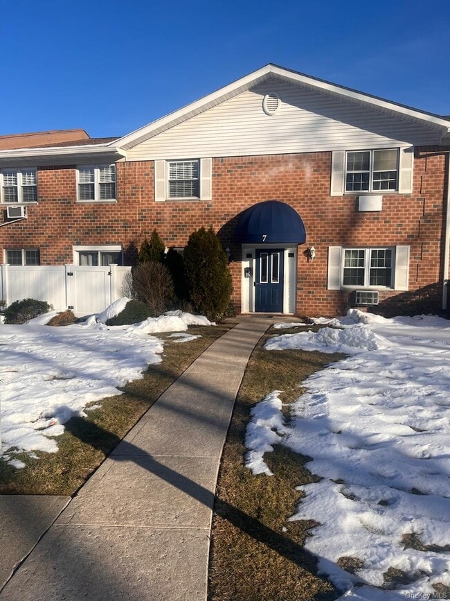 460 Old Town Rd in Port Jefferson Station, NY - Building Photo - Building Photo