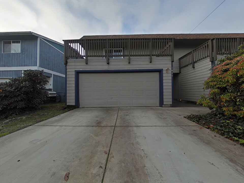 1640-1650 NW Division St in Corvallis, OR - Building Photo