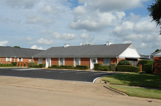 Towne Oaks Apartments in Shreveport, LA - Building Photo - Building Photo