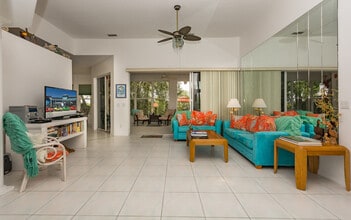 4450 Saxon Dr in Houston, TX - Building Photo - Building Photo