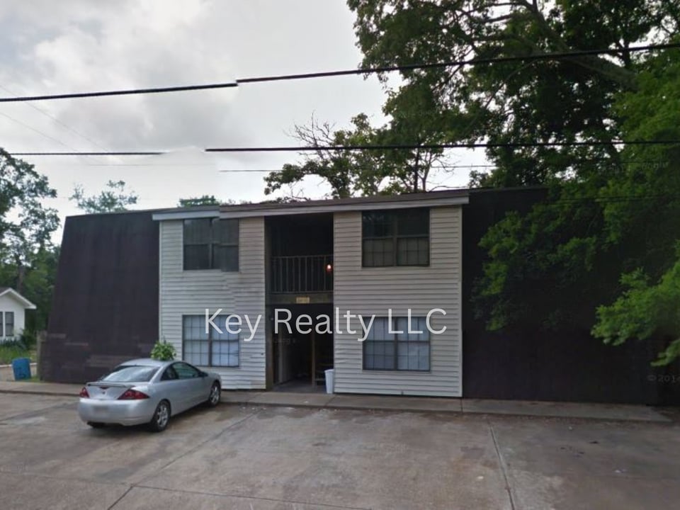 214 Lee St in Pineville, LA - Building Photo
