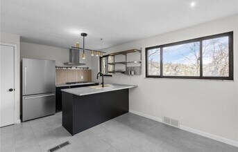 548B Firethorne Dr in Monroeville, PA - Building Photo - Building Photo