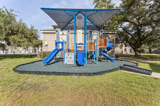 The Life at Parkview in Pasadena, TX - Building Photo - Building Photo