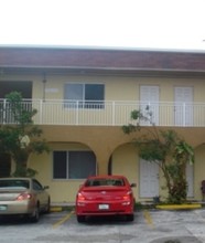 137 N Federal Hwy in Dania Beach, FL - Building Photo - Building Photo