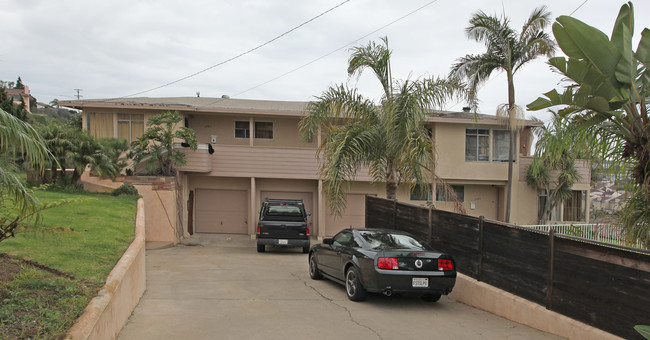 3733-3763 Curtis St in San Diego, CA - Foto de edificio - Building Photo