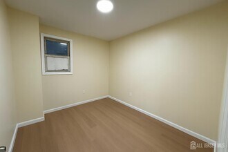 166 Throop Ave in New Brunswick, NJ - Building Photo - Building Photo