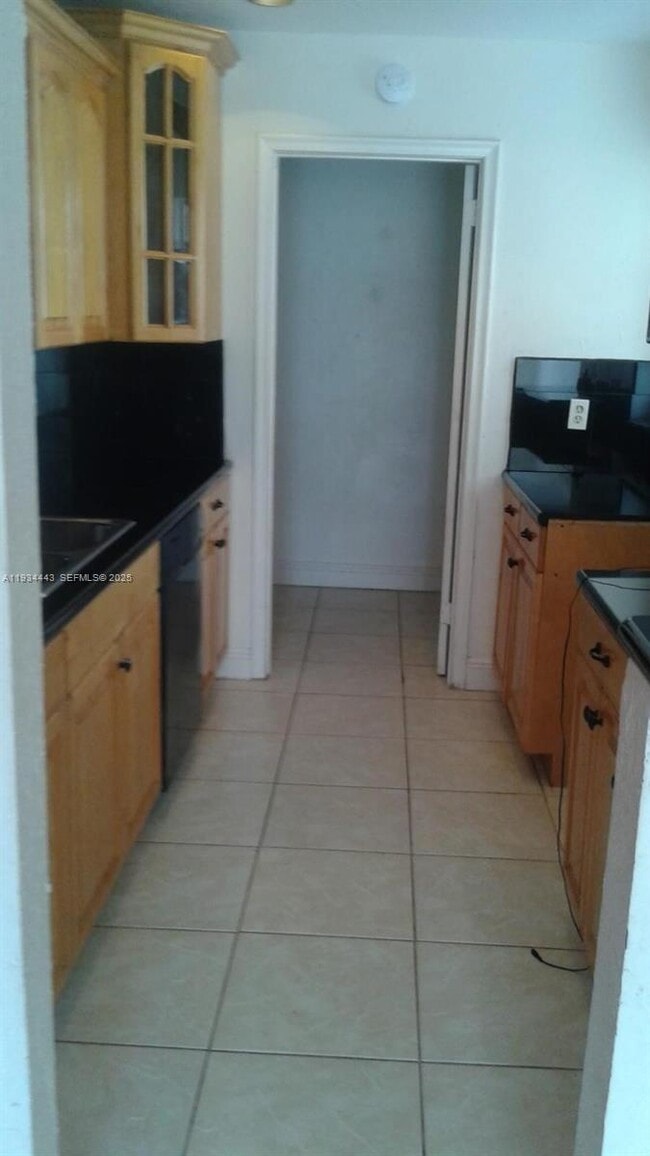 728 SW 73rd Ave in North Lauderdale, FL - Building Photo - Building Photo