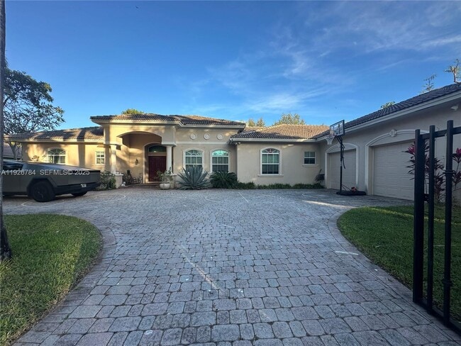 15335 SW 80th Ave in Palmetto Bay, FL - Building Photo - Building Photo