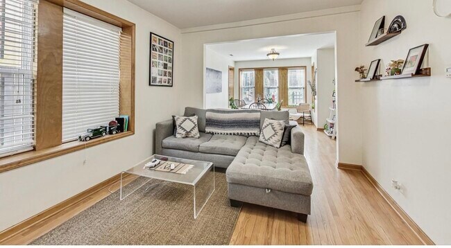 2614 W Thomas St, Unit Apt 1 in Chicago, IL - Building Photo - Building Photo