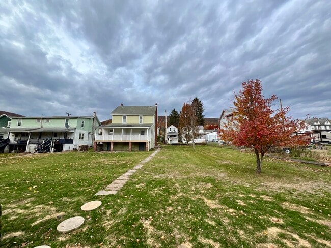 423 Center St in Lykens, PA - Building Photo - Building Photo