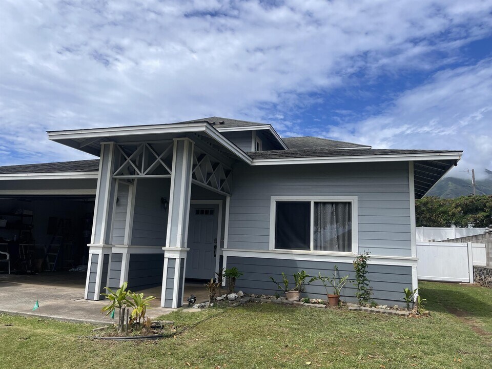 137 Iao Loop in Wailuku, HI - Building Photo