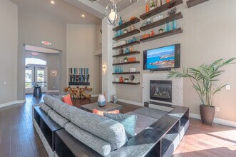 Viviani in Las Vegas, NV - Building Photo - Building Photo