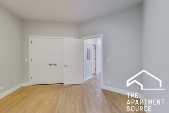 2349 N Lister Ave, Unit 209 in Chicago, IL - Foto de edificio - Building Photo