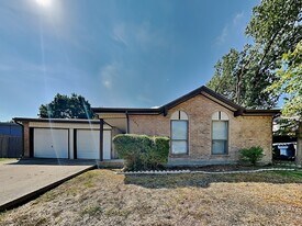 1810 Hemlock Dr in Garland, TX - Building Photo