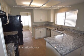 371 Bradford Dr in Henderson, NV - Building Photo - Building Photo