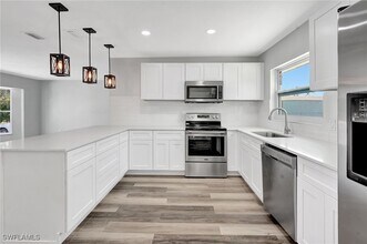 3389 Dunbar St in Port Charlotte, FL - Building Photo - Building Photo