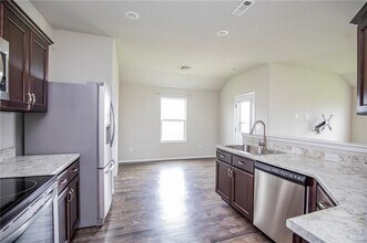 713 NW 67th Ave in Bentonville, AR - Building Photo - Building Photo
