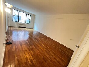 10N Broadway in White Plains, NY - Building Photo - Building Photo