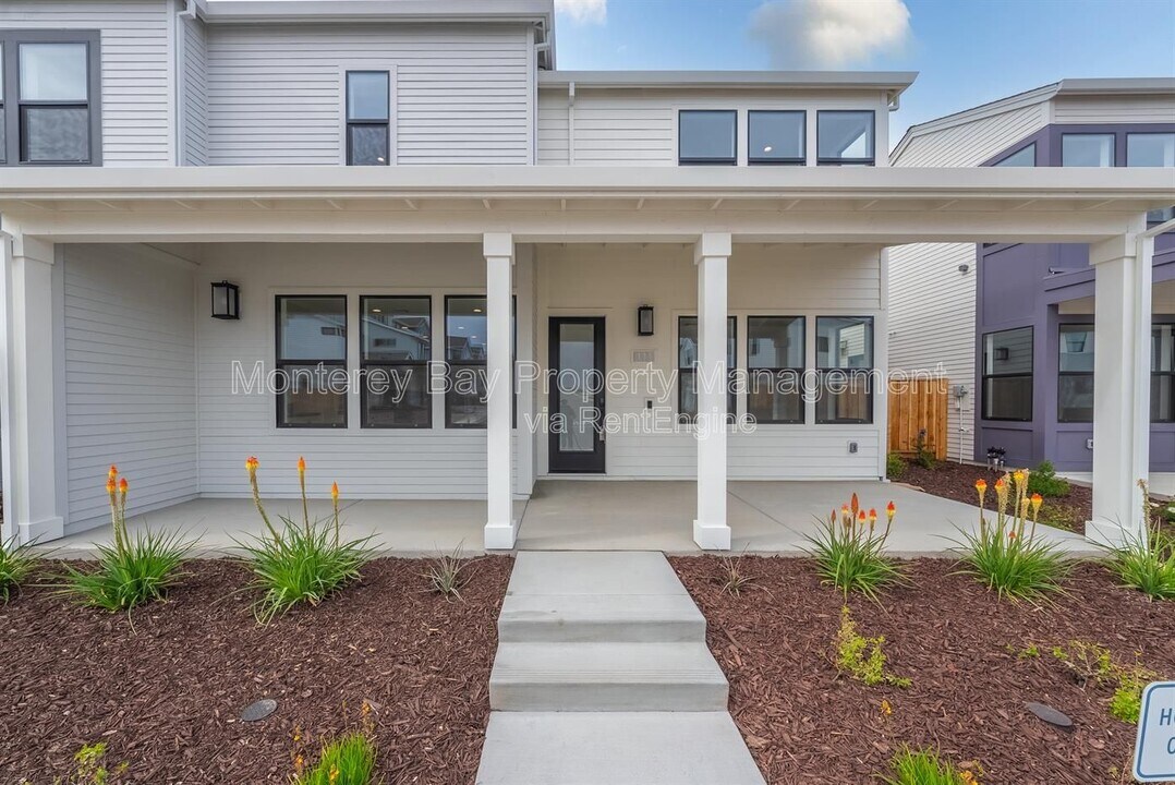 111 Sea Shell Ave in Marina, CA - Building Photo