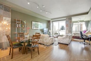 350 W Ash St in San Diego, CA - Building Photo