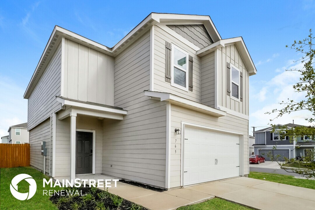 765 Greenway Trl in New Braunfels, TX - Building Photo
