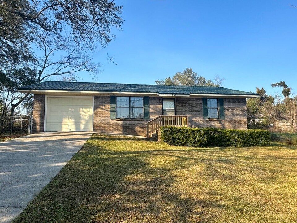 4362 Dial St in Marianna, FL - Building Photo