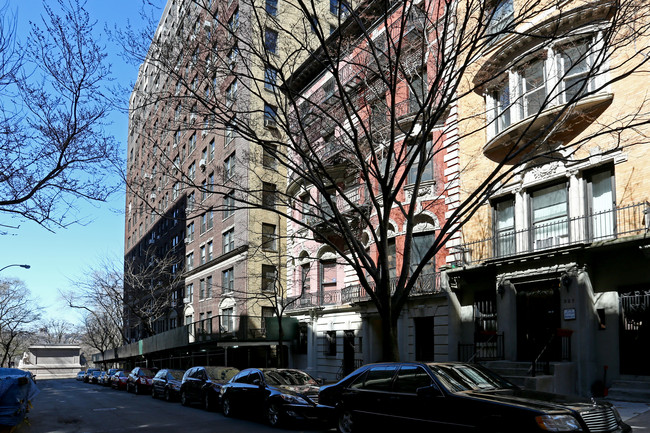 325 W 100th St in New York, NY - Building Photo - Building Photo