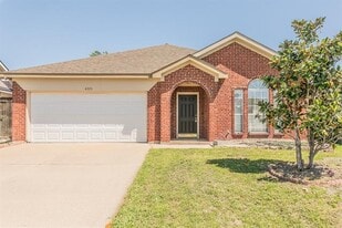 4333 Park Creek Cir N in Fort Worth, TX - Building Photo