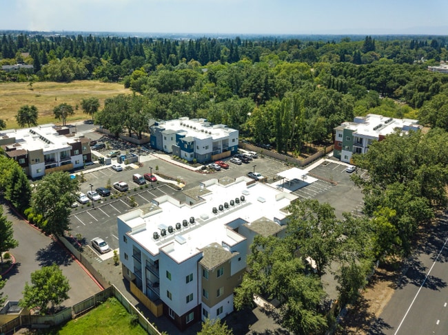 2160 Humboldt Rd in Chico, CA - Building Photo - Building Photo
