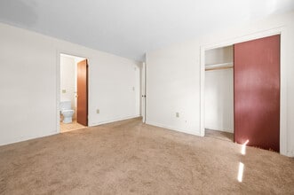 24 Deerfield Ct, Unit D in East Hartford, CT - Building Photo - Building Photo