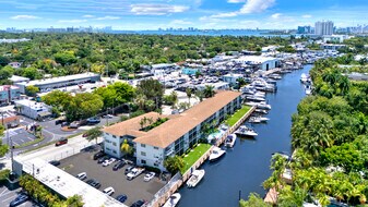 Marine Plaza Apartments in Miami, FL - Building Photo
