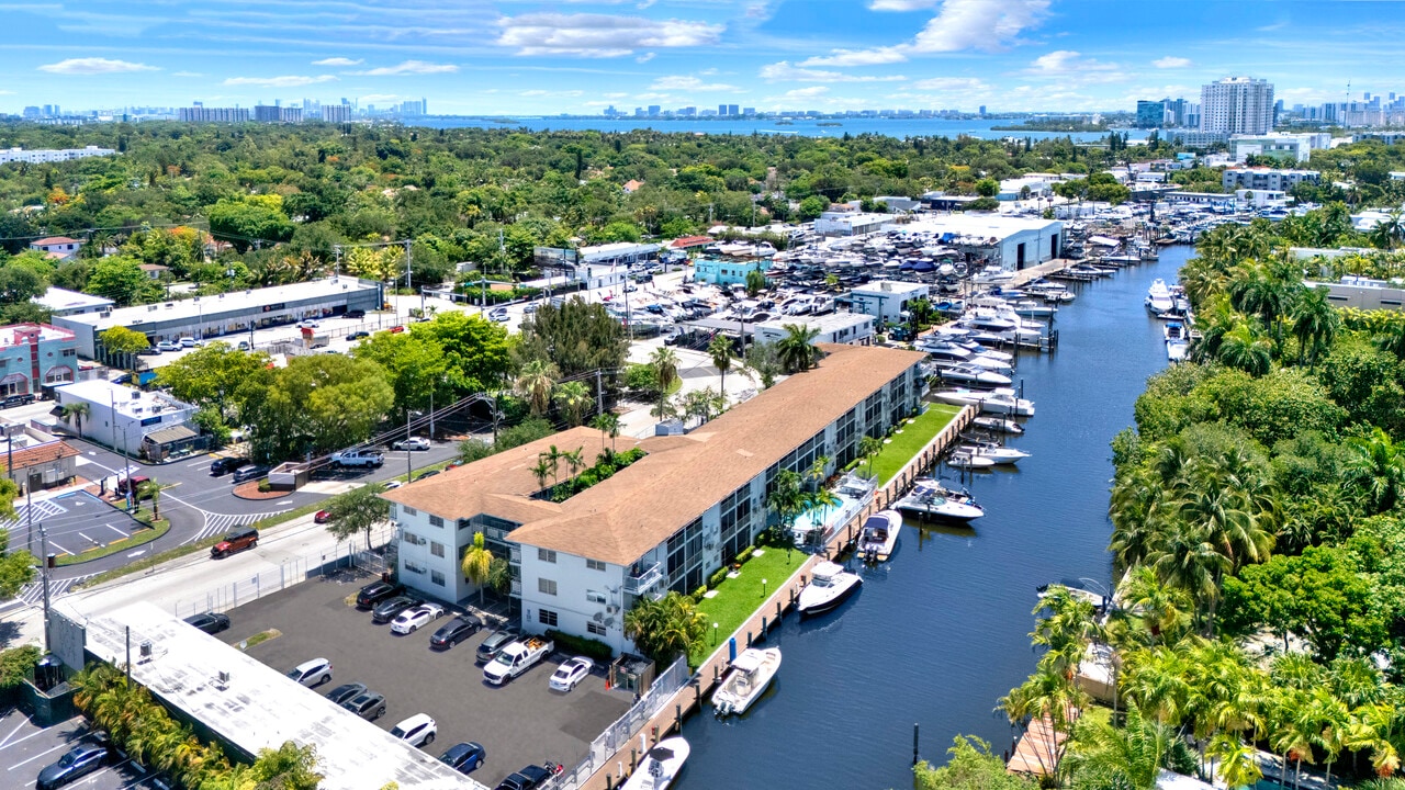 Marine Plaza Apartments in Miami, FL - Foto de edificio