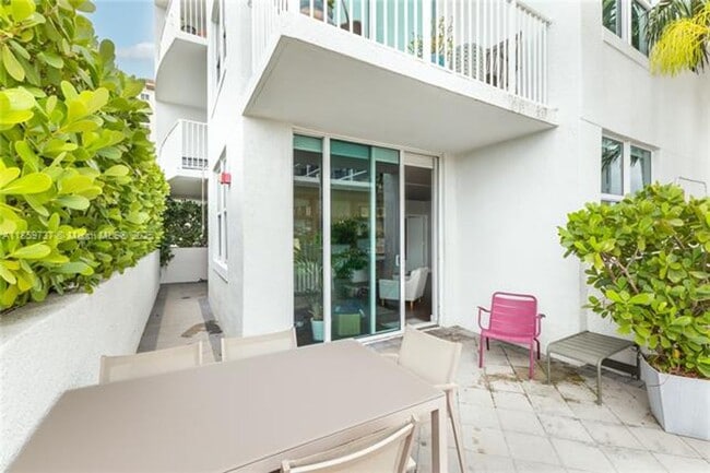 3180 SW 22nd St in Miami, FL - Building Photo - Building Photo