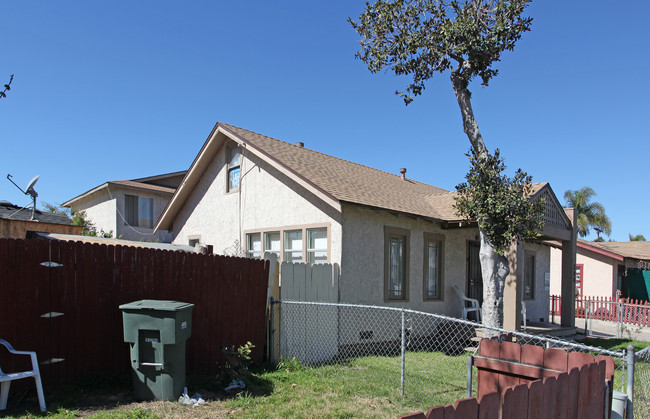 394 4th Ave in Chula Vista, CA - Foto de edificio - Building Photo