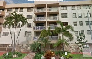 West Bay Gardens Condominiums in Miami Beach, FL - Foto de edificio - Building Photo