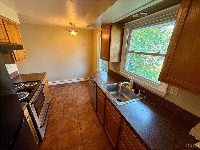 4288 Candlelight Ln in Liverpool, NY - Building Photo - Building Photo