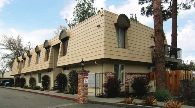 Fairview Apartments in Pleasanton, CA - Building Photo - Building Photo