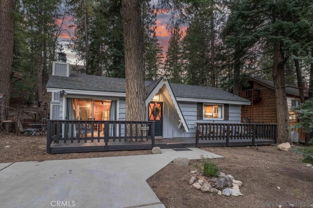 43785 Sand Canyon Rd in Big Bear Lake, CA - Foto de edificio