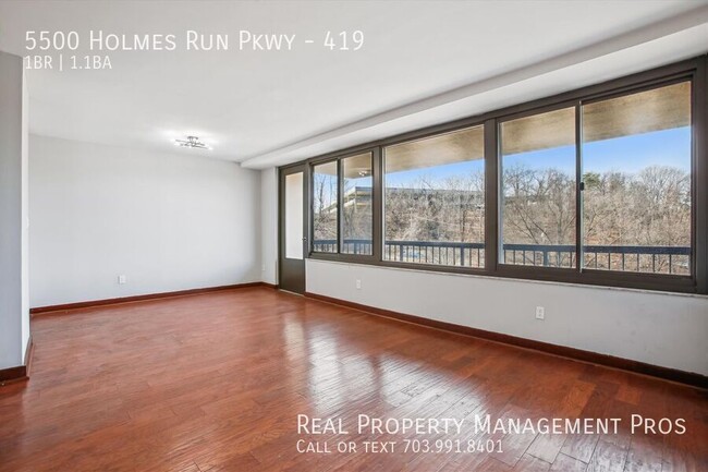 5500 Holmes Run Pkwy in Alexandria, VA - Building Photo - Building Photo