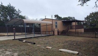 3340 Medina Hwy in Kerrville, TX - Building Photo - Building Photo