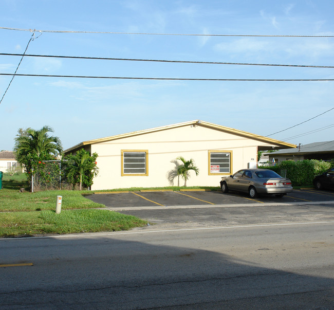 1827 NW 55th Ave in Fort Lauderdale, FL - Building Photo - Building Photo