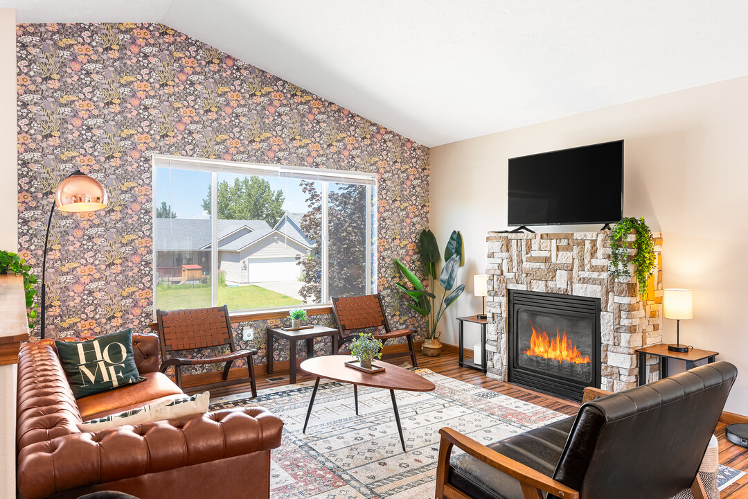 4906 E 14th Ave in Spokane Valley, WA - Foto de edificio