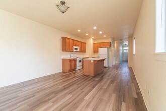 5708 SE Gladstone St in Portland, OR - Building Photo - Building Photo